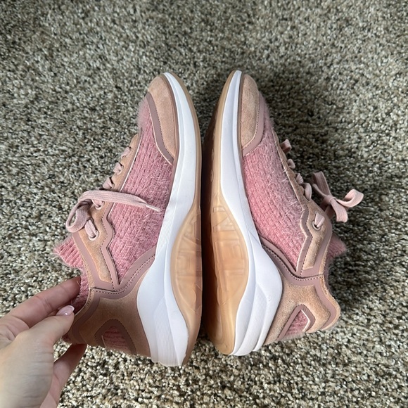 Chanel Pink Interlocking CC Logo Sneakers size 36.5. - Picture 8 of 11
